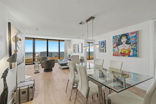 Building Photo - 3851 Boardwalk Unit 2512
