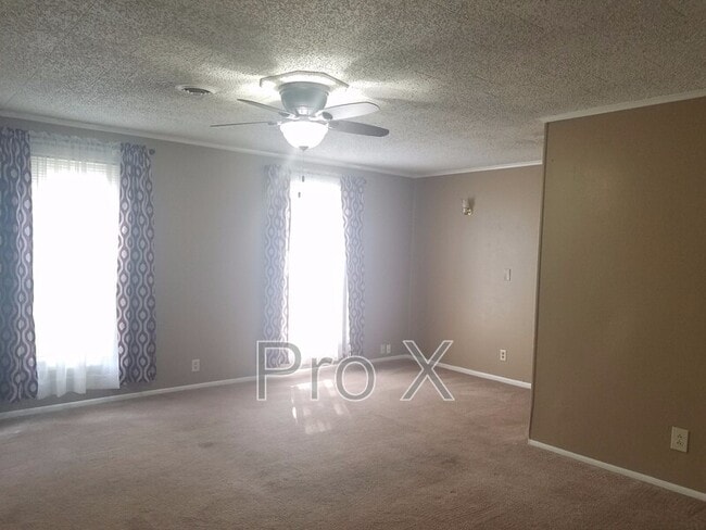 Photo - 703 W 4th St