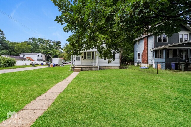 Photo - 665 Malvern Ave