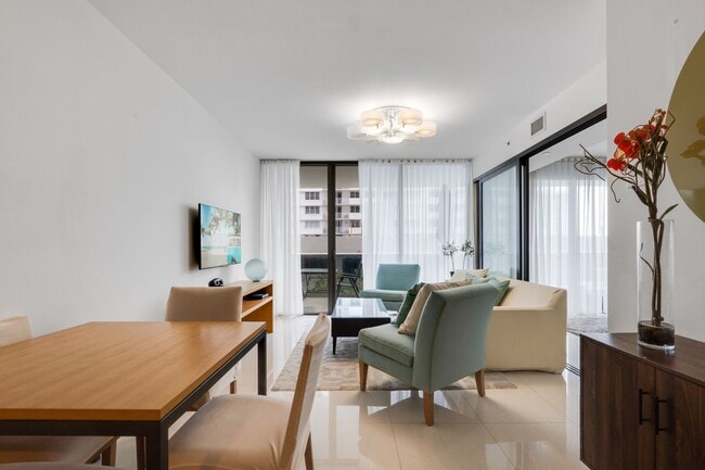 Building Photo - 5875 Collins Ave Unit # 604