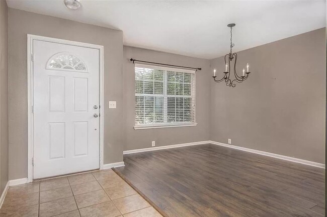 Photo - 4714 Woodsend Ln