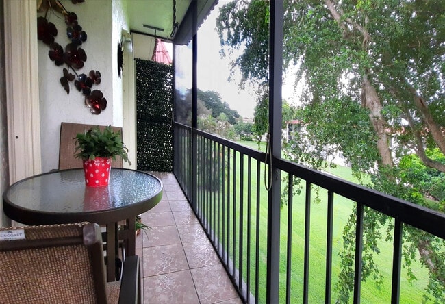 Building Photo - 291 S Hollybrook Dr Unit 305