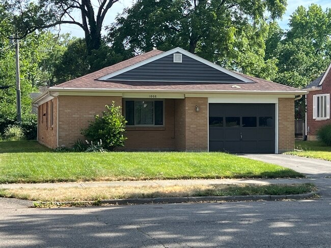 Photo - 1008 Broadview Blvd House