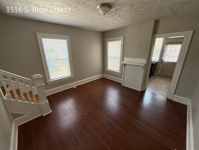 1516 S High St