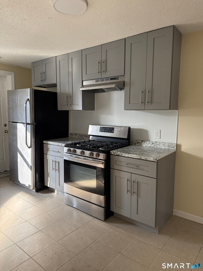 Building Photo - 74 Branch St Unit 3rd Floor