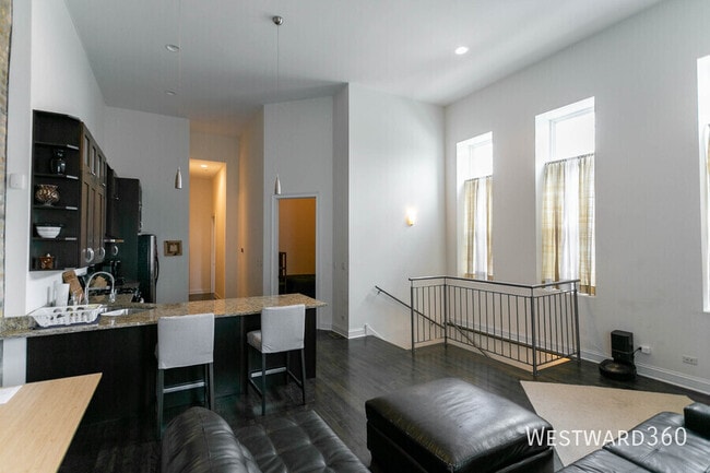 Photo - 1359 N Noble St