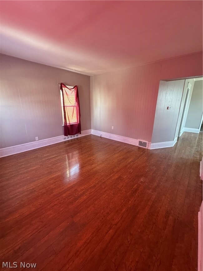 Photo - 9316 Raymond Ave