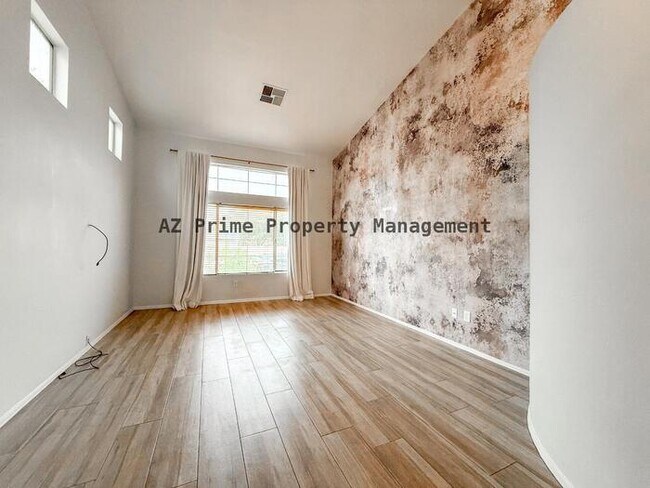 Photo - 1705 E Yukon Dr