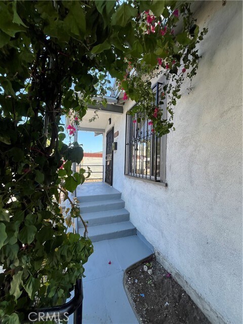 Photo - 5216 S Budlong Ave