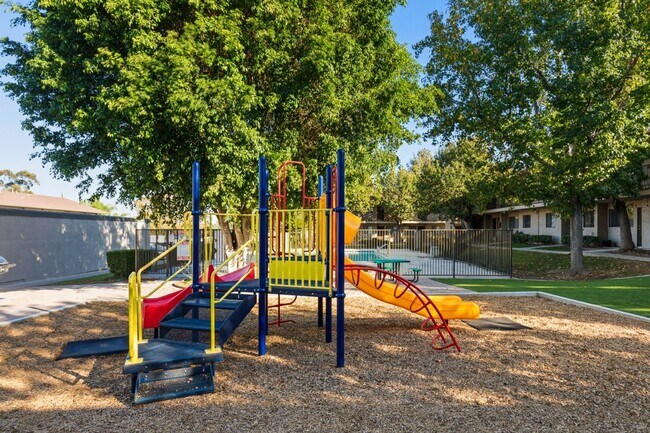 Aventine Court Apartment Homes