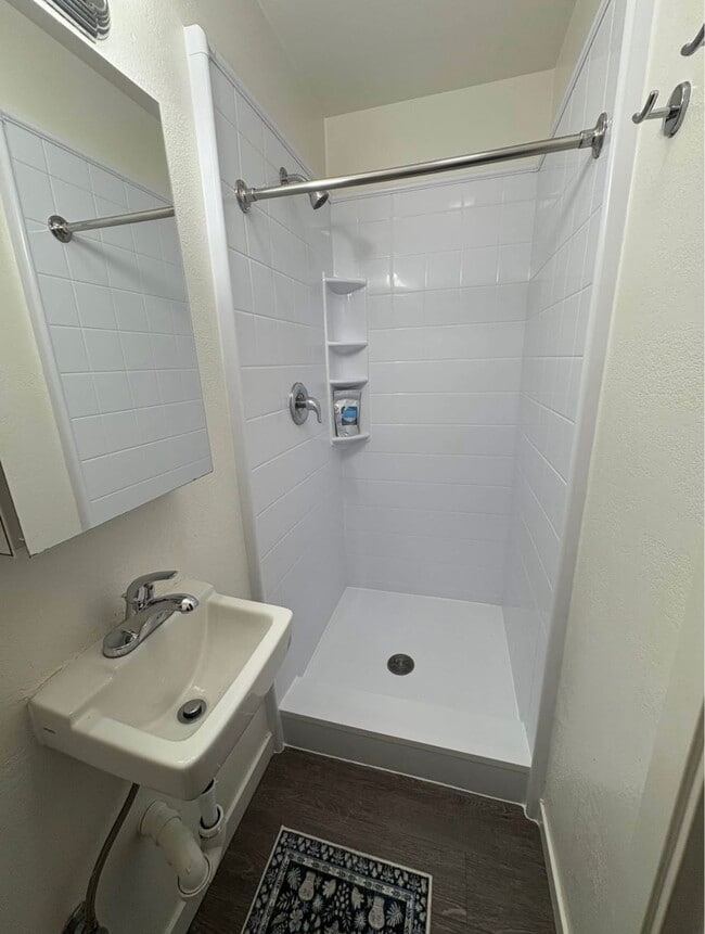 Photo - 1321 E St Unidad 9