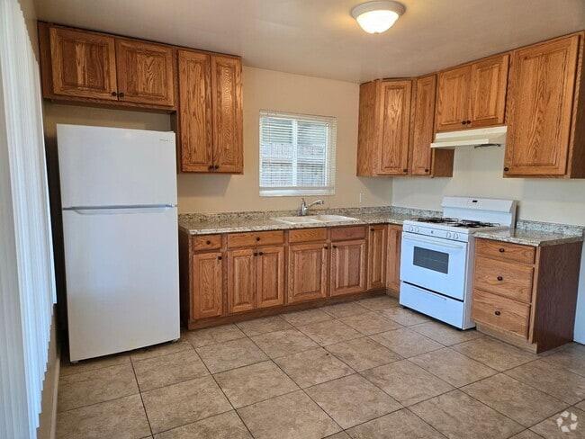 Building Photo - Foothill Plaza Apartments Unit 760 Foothill Blvd