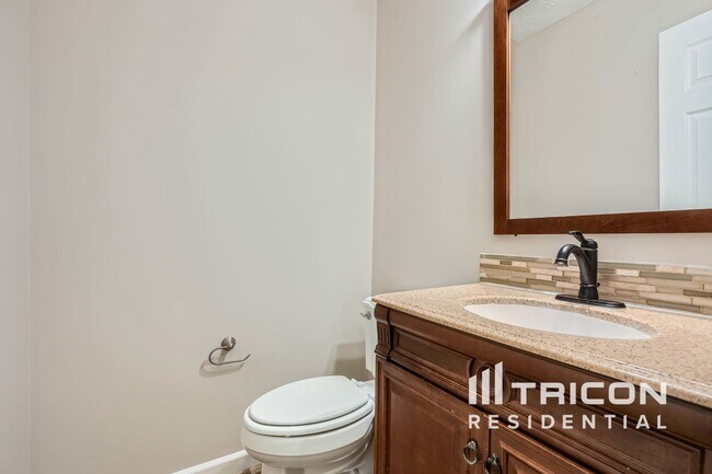 Photo - 305 Woodsong Dr House