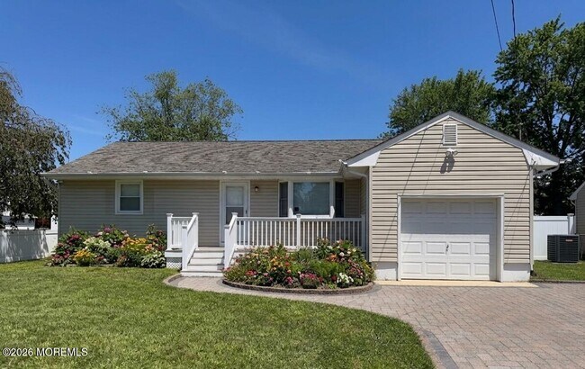 Building Photo - 2305 Oak Tree Rd