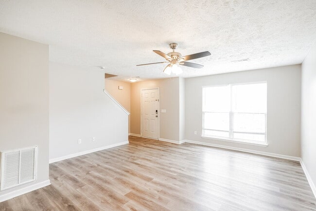 Photo - 4006 Deer Run Trce