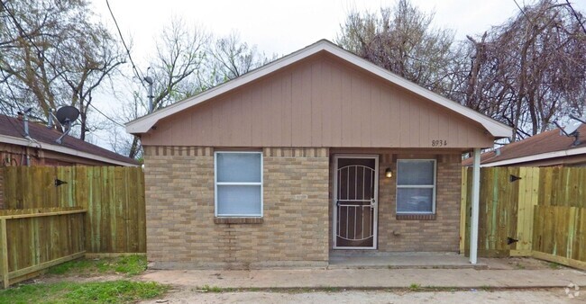 Building Photo - Cozy 2 bed / 1 bath - Move in Ready! Rental