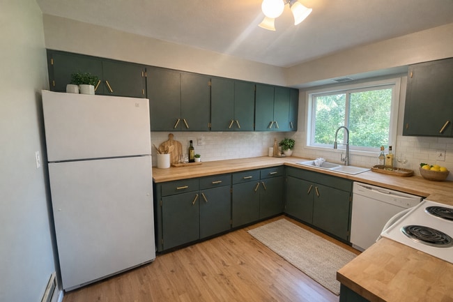 Photo - 075LincolnSt Unit B