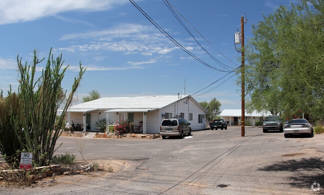 288 N Cactus Rd