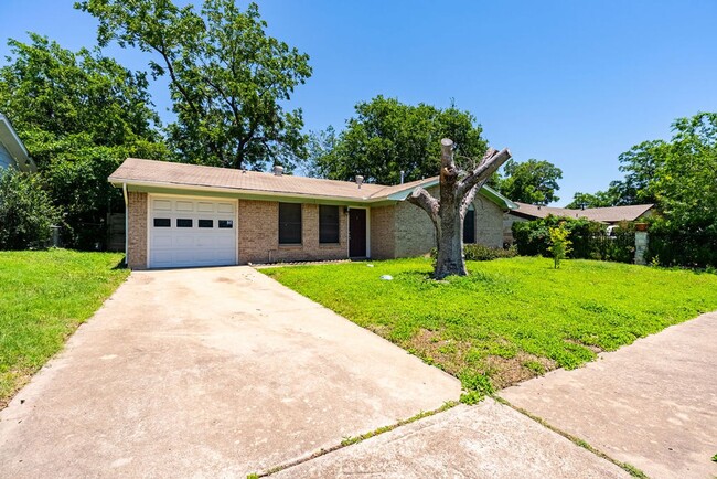 Building Photo - Beautiful 3 bedroom, 2 bathroom home in North Lamar!!!