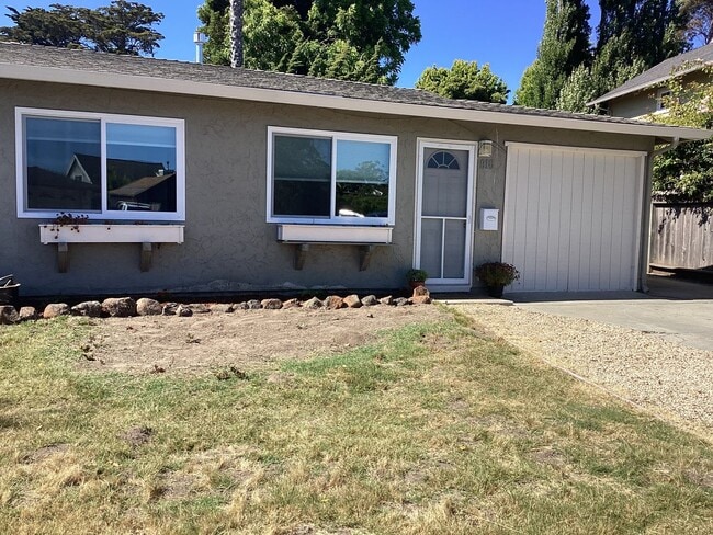 Building Photo - Westside property