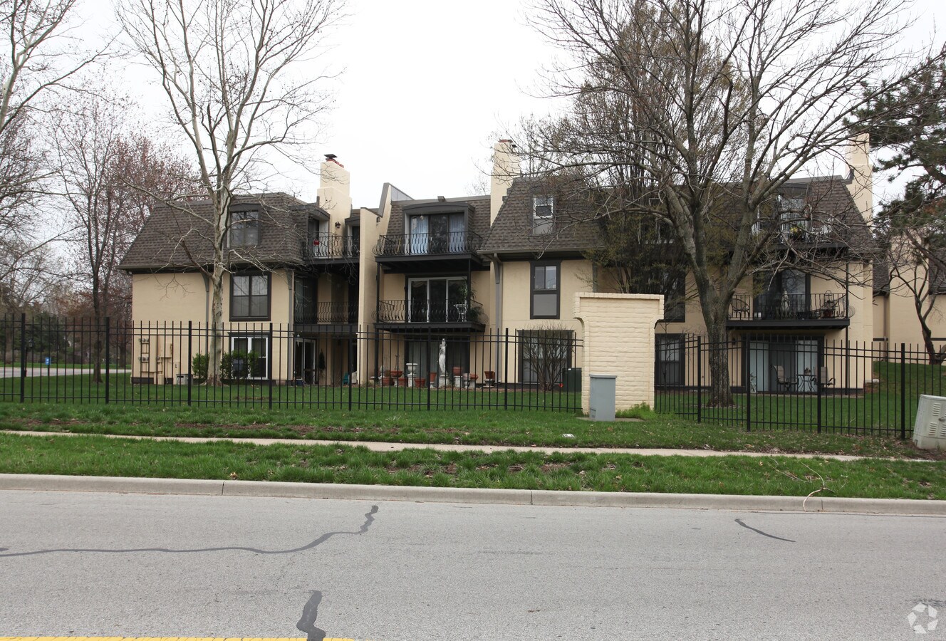 Photo - Tuileries Condominiums