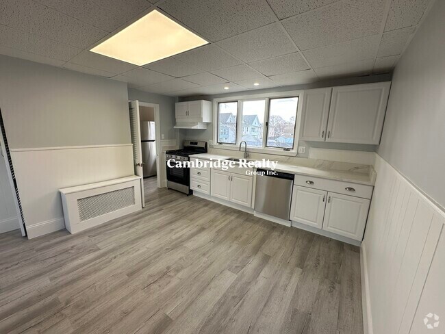Building Photo - 44 Watts St Unit 2 Rental