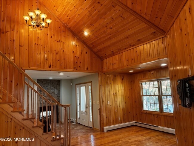 327 Deerfoot Ln