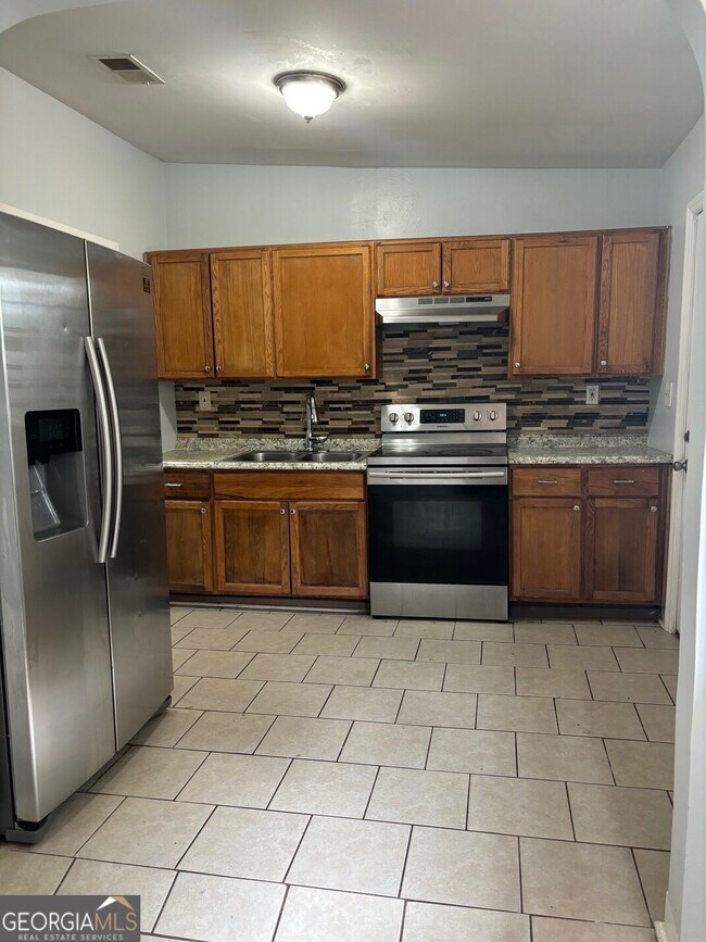 Photo - 693 Dill Ave SW