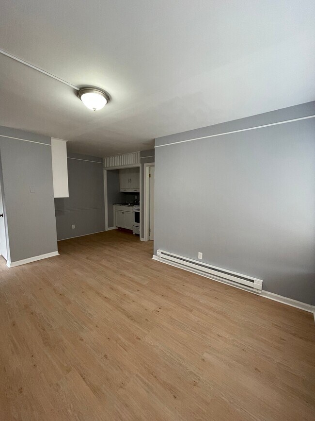 Photo - 10400 Beaconsfield