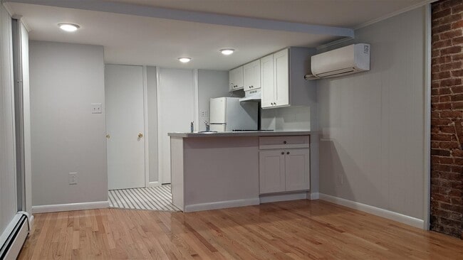 Building Photo - 165 10th St Unit Grnd