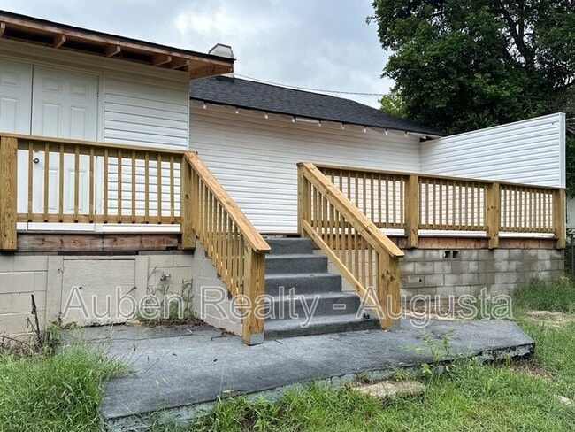 Photo - 1704 Johns Road Extension