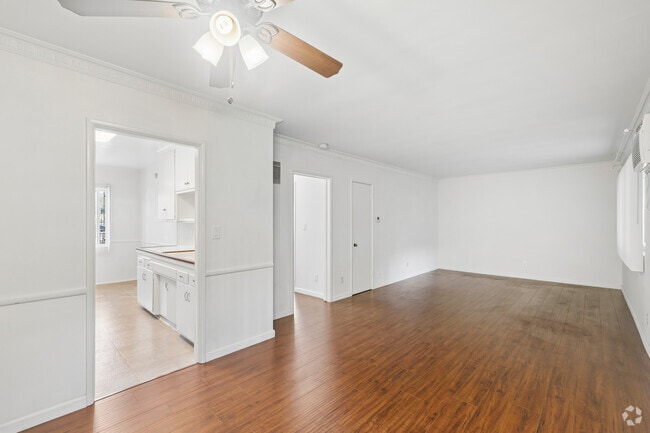 1BR, 1BA - 850SF - Living Room