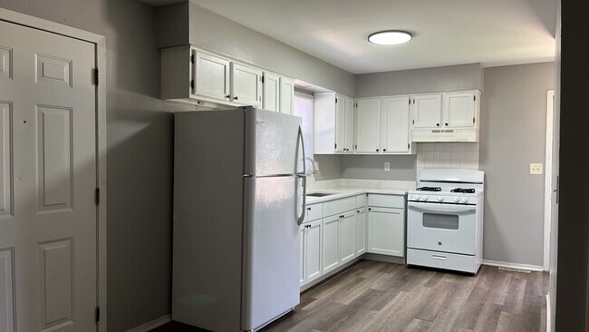 Photo - 2050 Hebron Ave