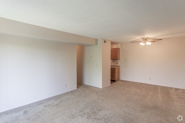 2BR, 1.5BA - 950 SF