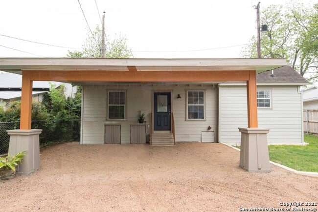 Building Photo - CUTE CASITA IN HIGHLAND PARK