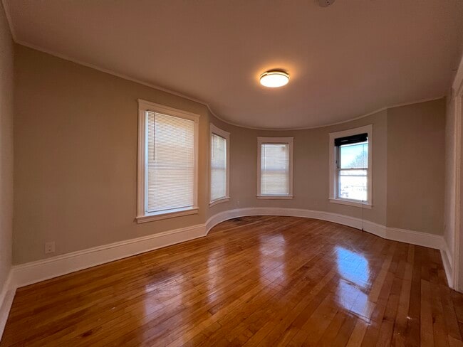 Building Photo - 465 Park Ave Unit 465 Park Ave  2 /  3 [Central AC]