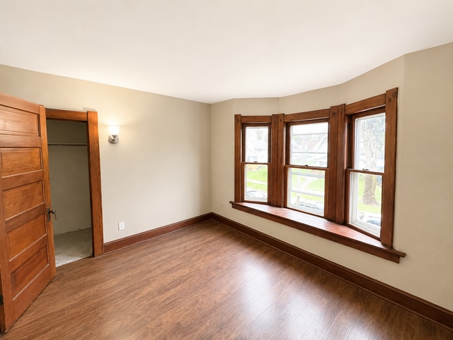 Photo - 221 Knower St