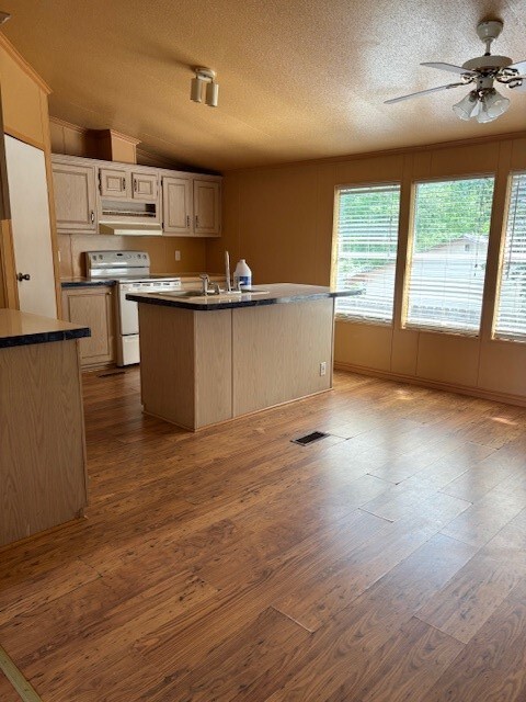 Photo - 4915 Apache Ln