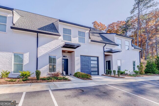 Photo - 109 Chateau Dr SE