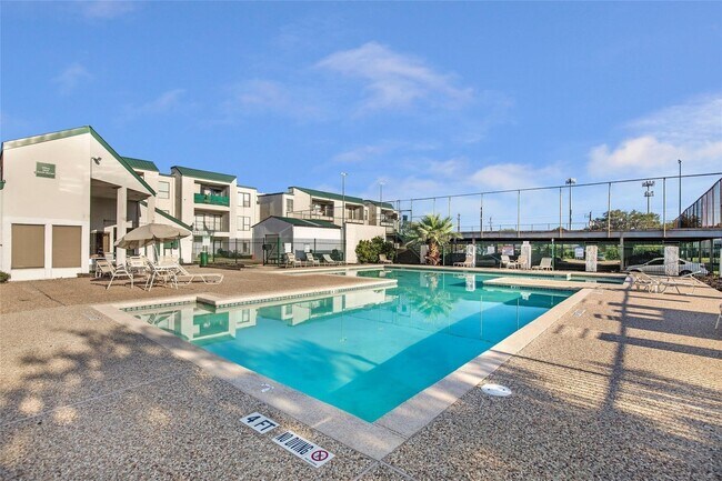 Photo - 2822 S Bartell Dr Unit 21
