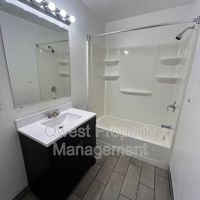 Photo - 537 Eastern Ave NE Unidad #1