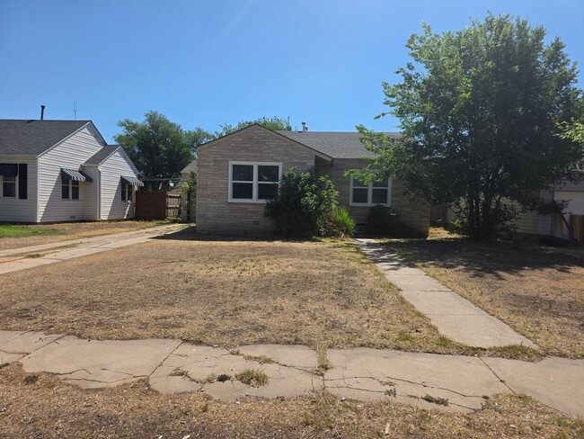 Building Photo - Spacious, Fresh, and Ready for Your Style: 3 Bed 2 Bath