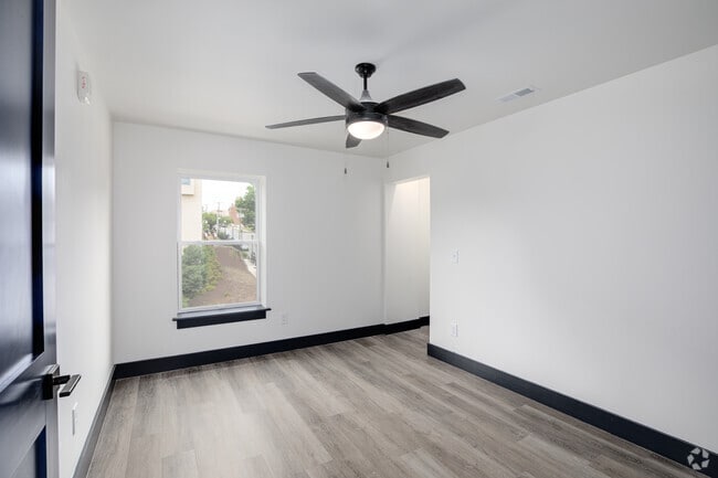 3BR, 2BA - 1,300SF