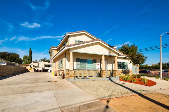 Building Photo - 1307 W 9th St Rental