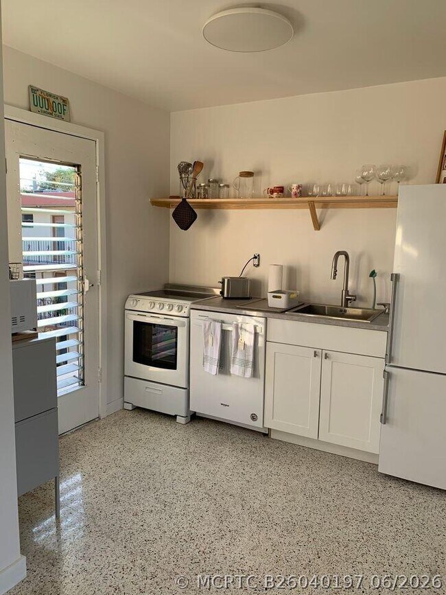Photo - 649 SW 9th St Unit 301