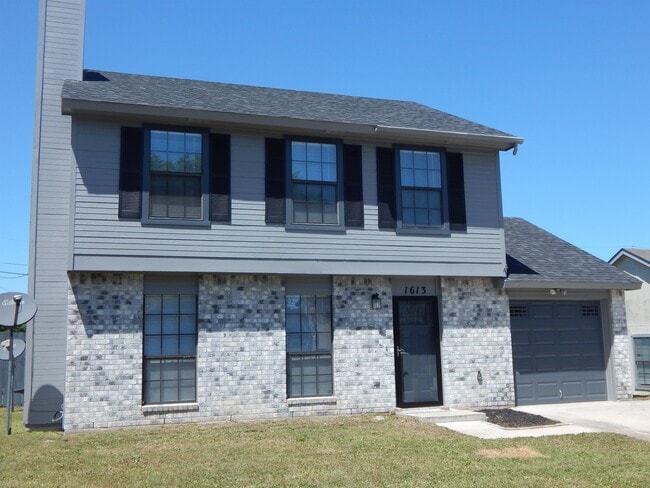 Building Photo - 1613 Bobby Lee Dr