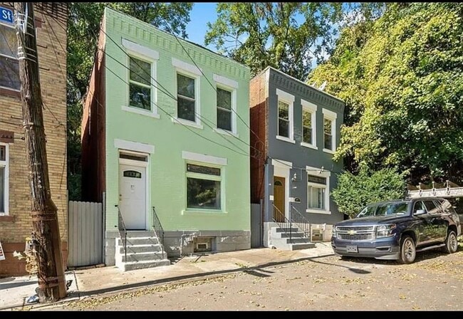 Building Photo - 147 Moultrie St Rental