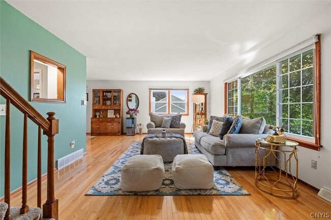 Photo - 709 Winkworth Pkwy