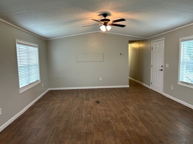 Building Photo - Country Living in Lowndes county