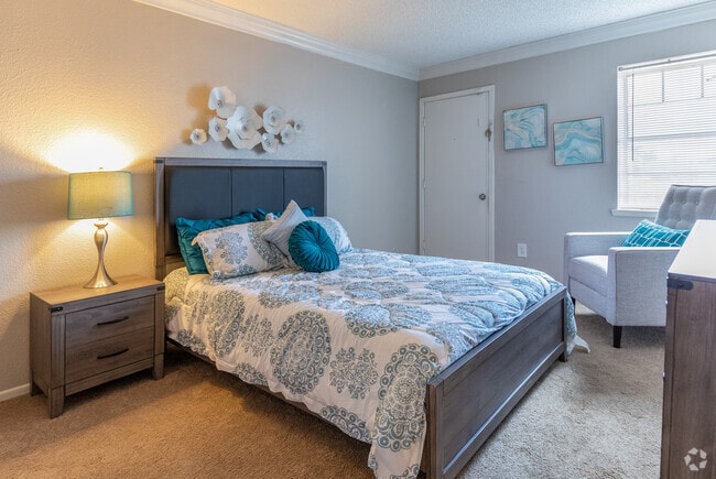 2 BR, 2.5 BA - 1044SF